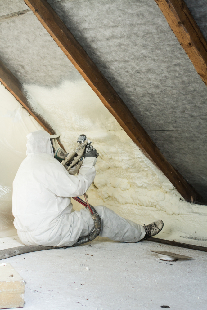 Spray,Polyurethane,Foam,For,Roof,-,Technician,Spraying,Foam,Insulation