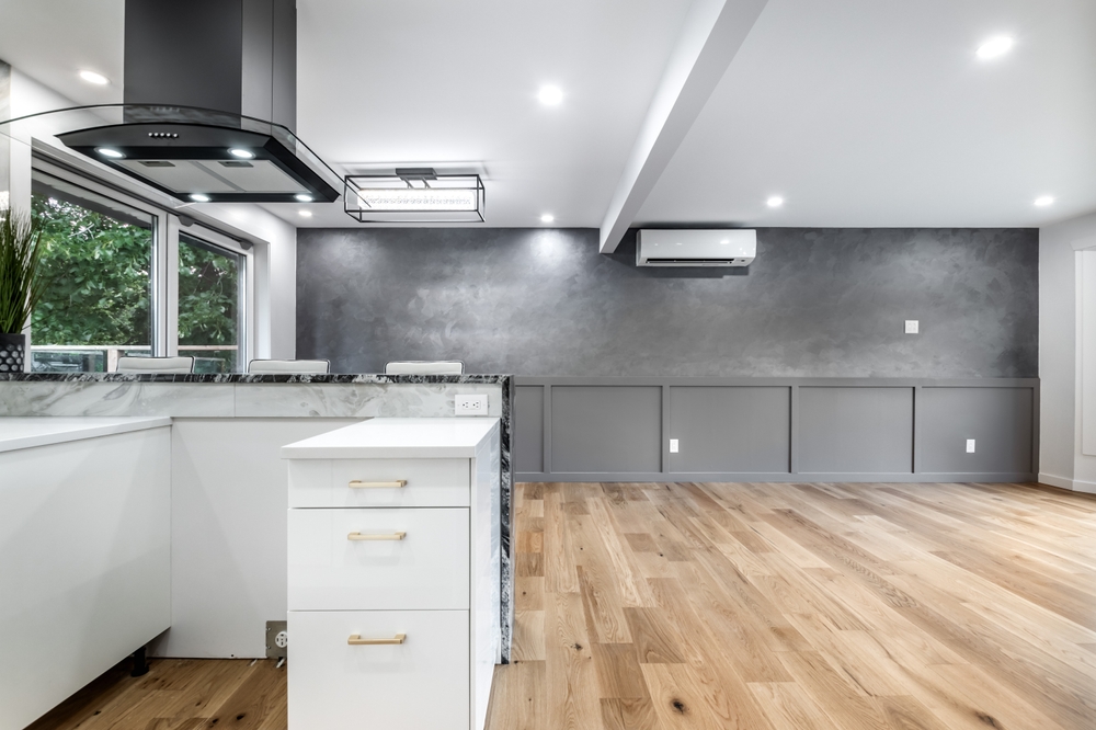Canadian,Single,Family,House,,Renovated,With,Some,Luxury,Elements,In